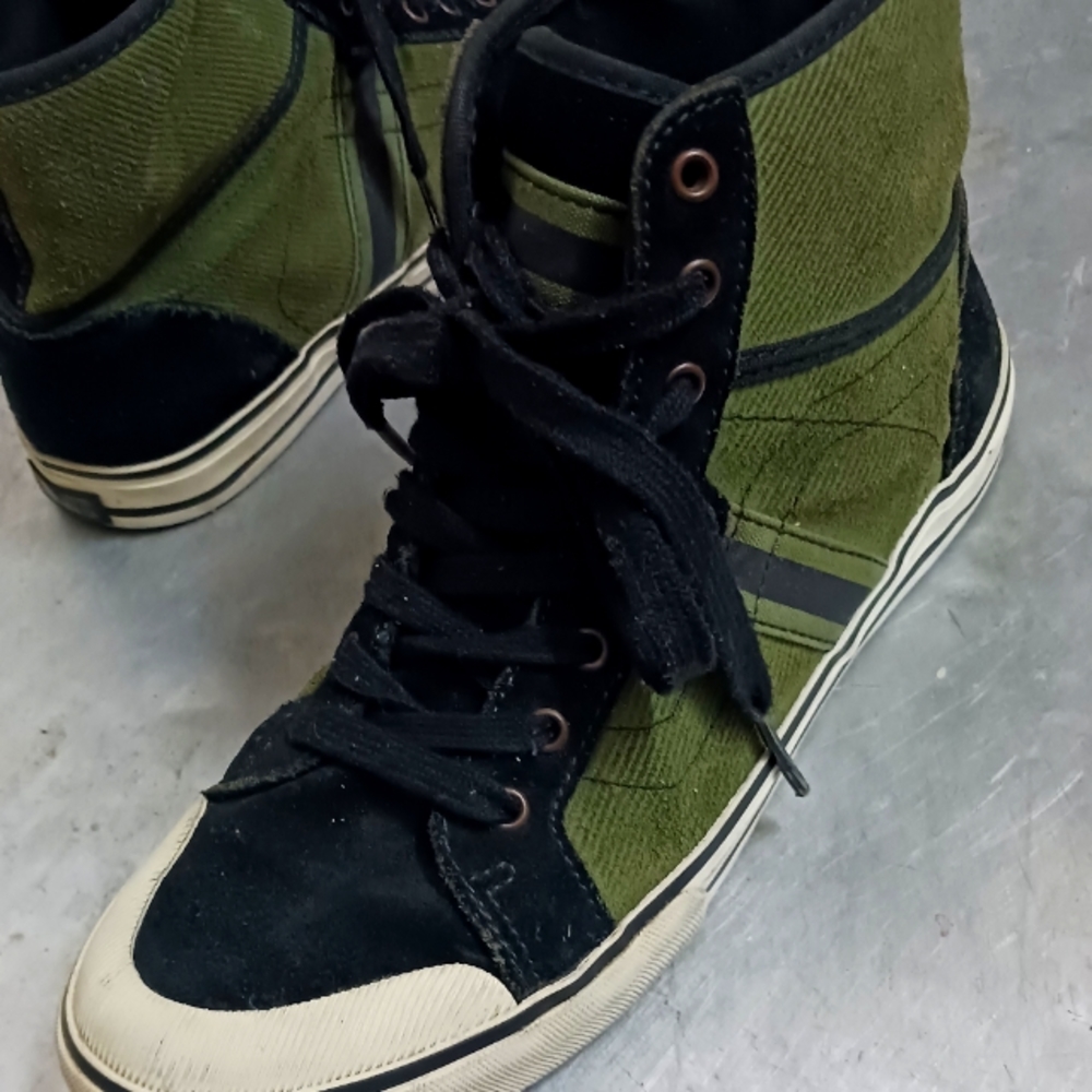 Vans Wellesley hi-top sneakers